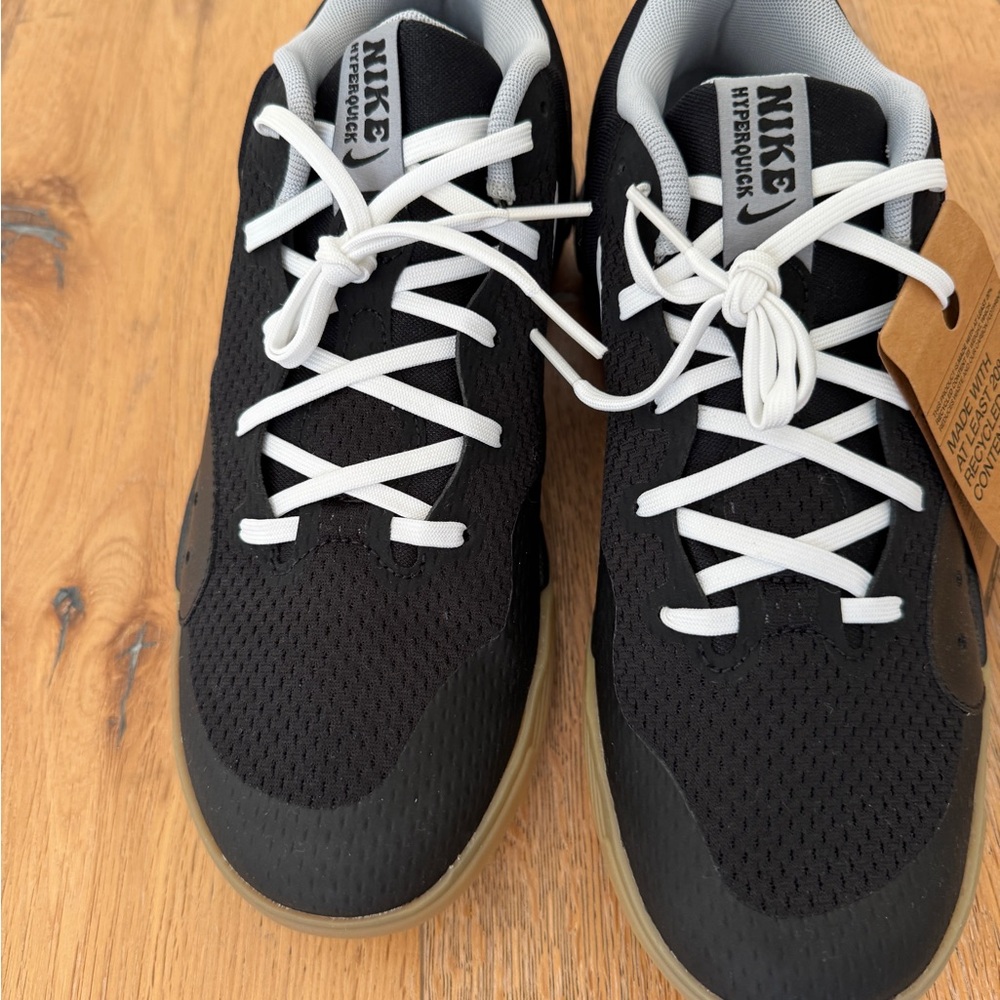Nike Black and White volleyball court shoes - Picture 5 of 14